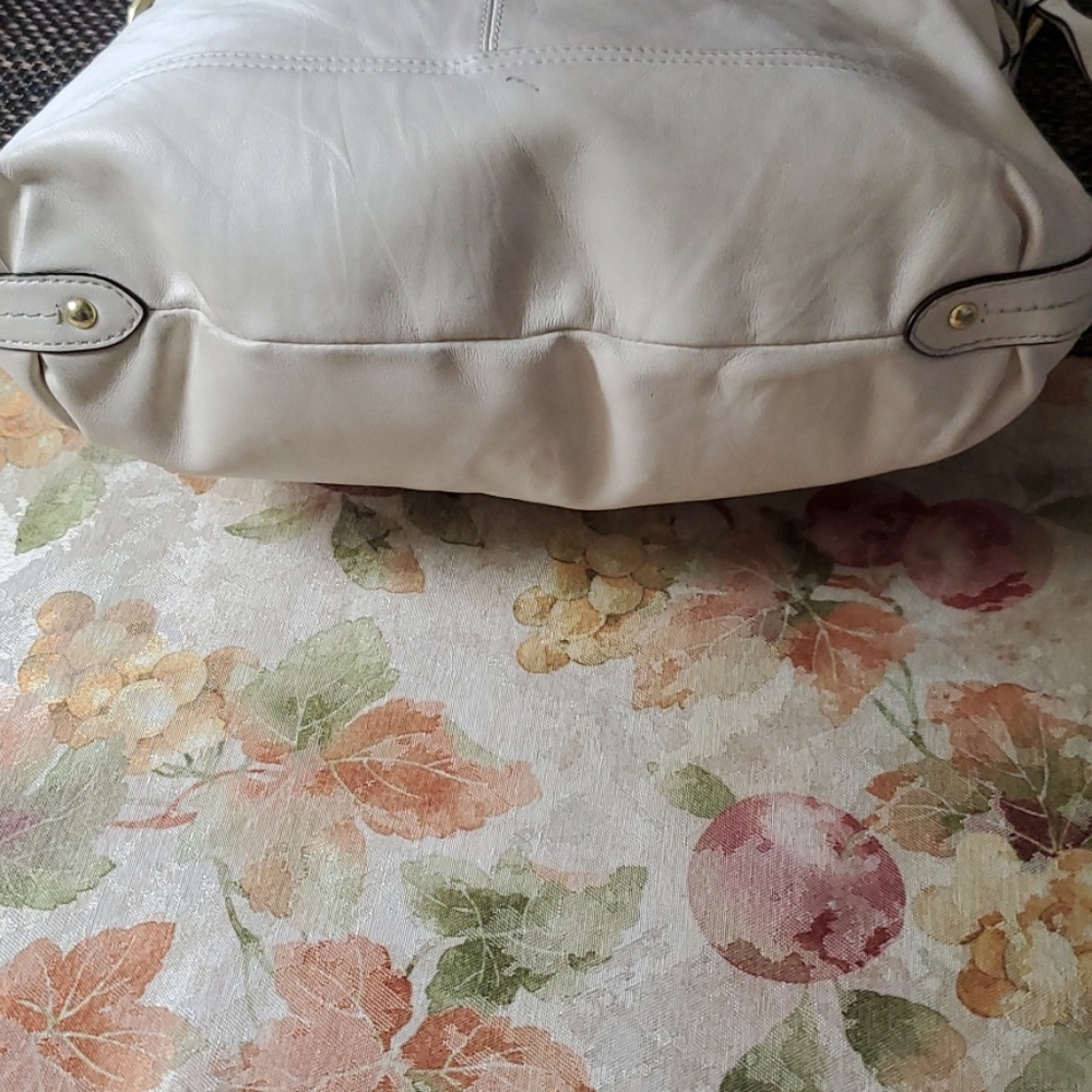 Handbag - Picture 3 of 4